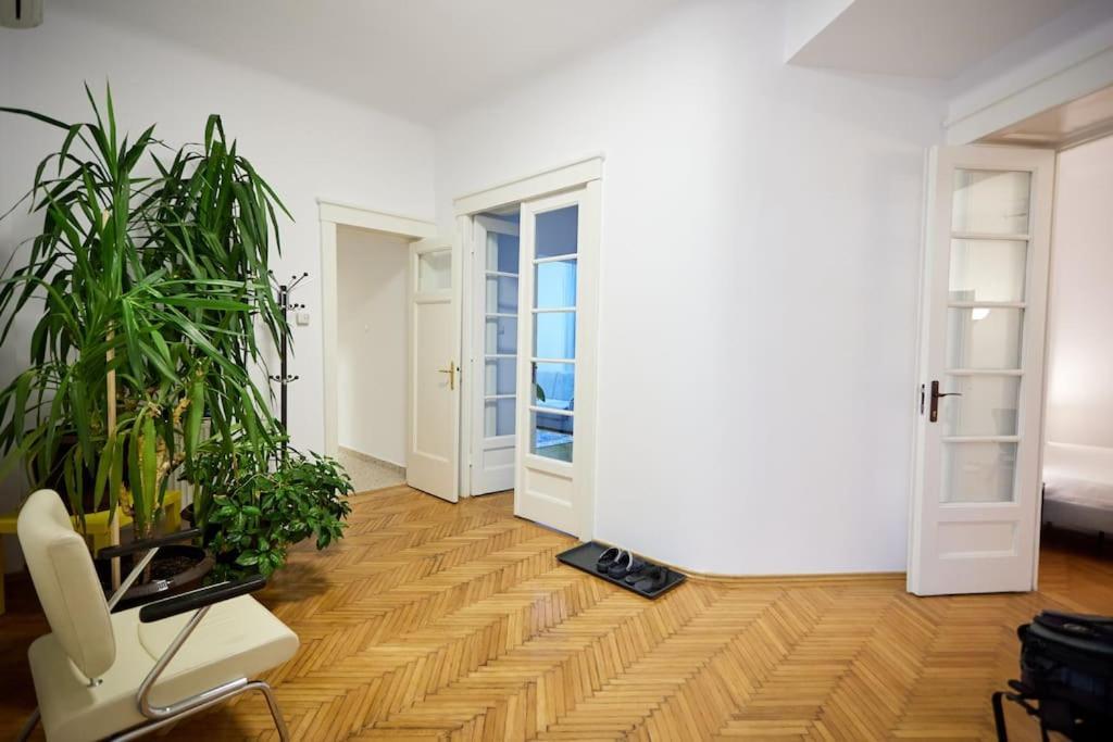 Caragiale Apartment Bukarest Eksteriør billede